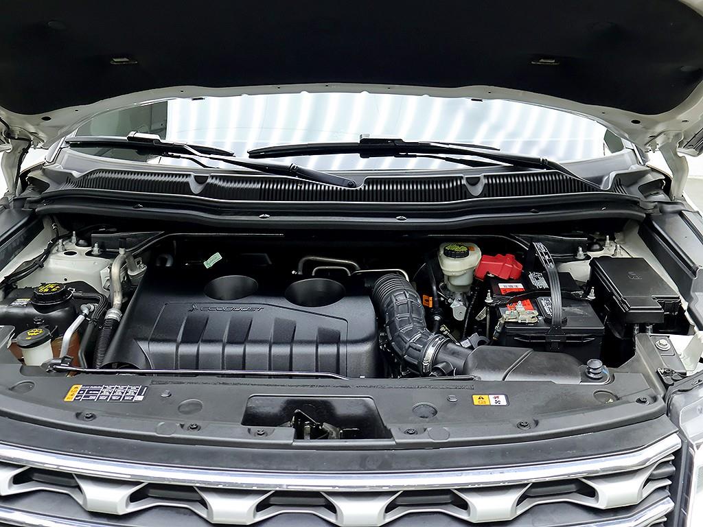 Ford Explorer — photo 07