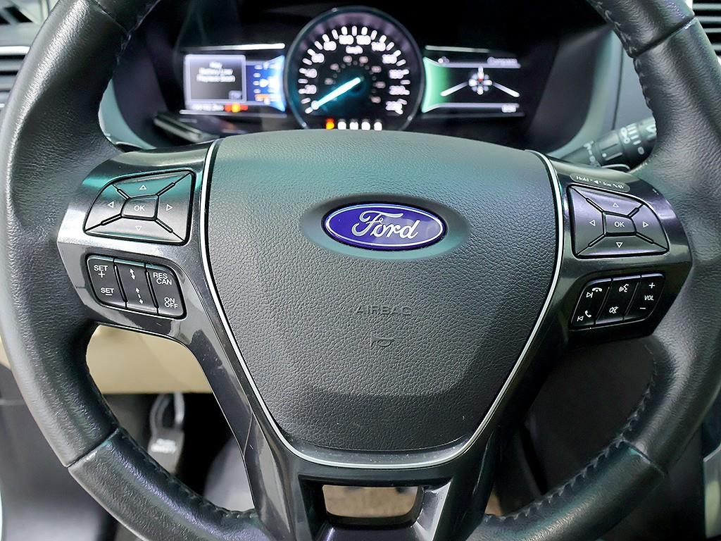 Ford Explorer — photo 14