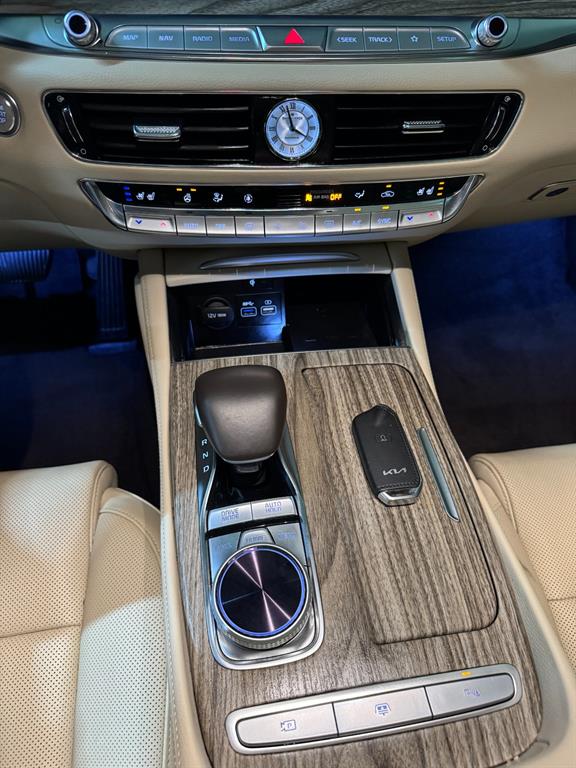 Kia K9 — photo 13