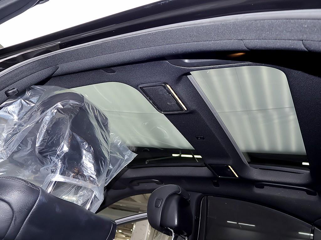 Mercedes-Benz S-Class — photo 16