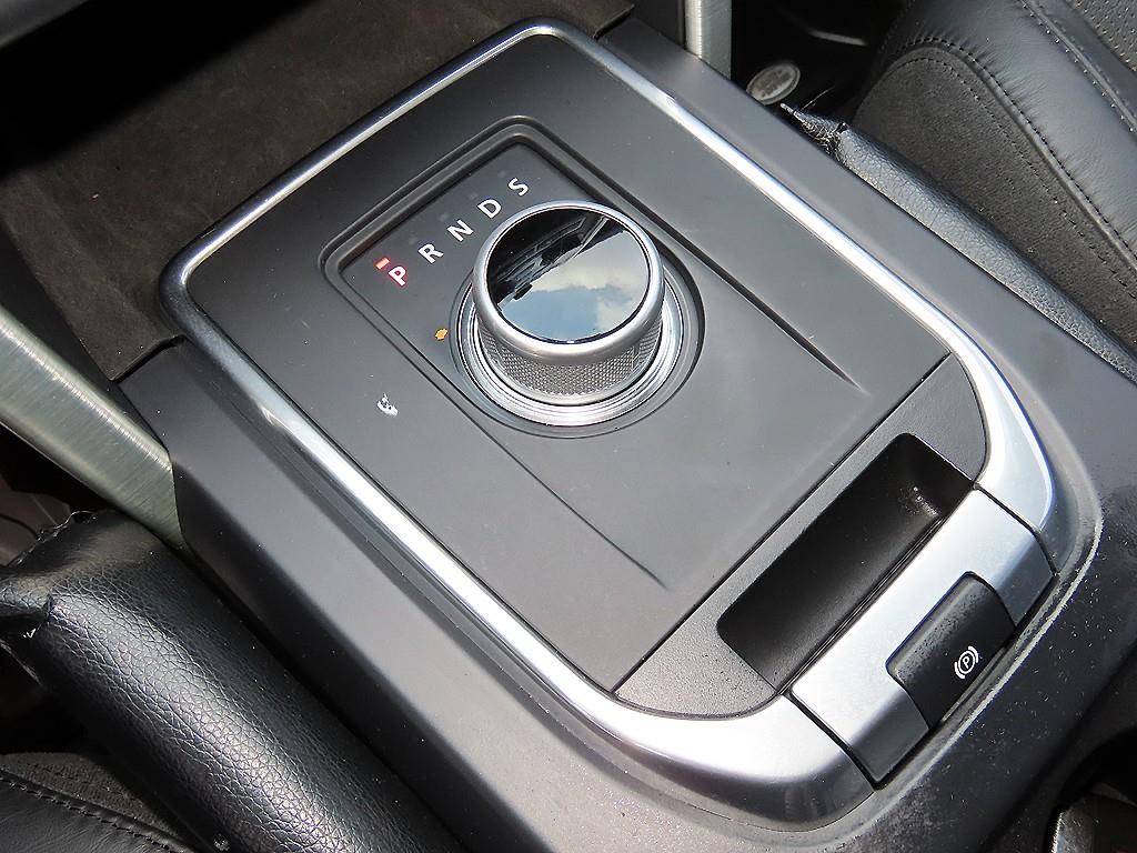 Land Rover Discovery Sport — photo 10