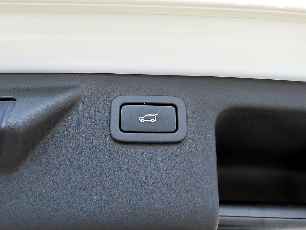 Land Rover Discovery Sport — photo 16