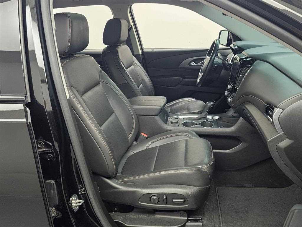 CHEVROLET Traverse — photo 10