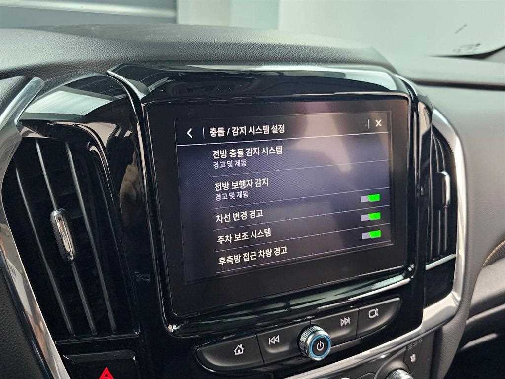 CHEVROLET Traverse — photo 17