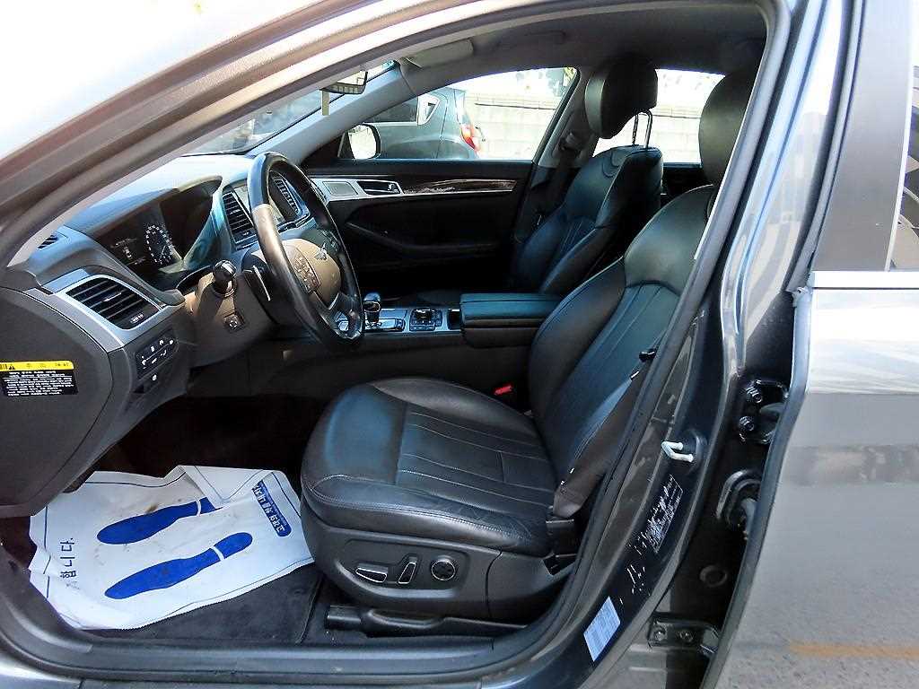 Genesis G80 — photo 05