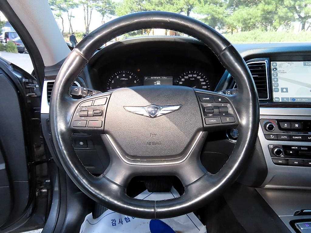 Genesis G80 — photo 08