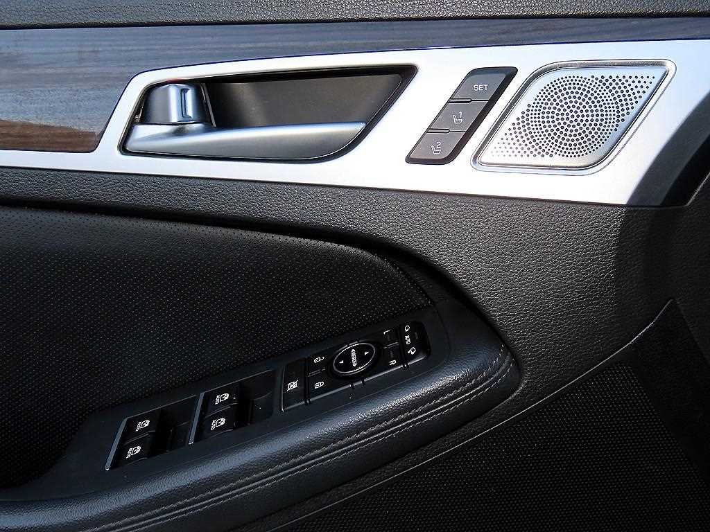 Genesis G80 — photo 12