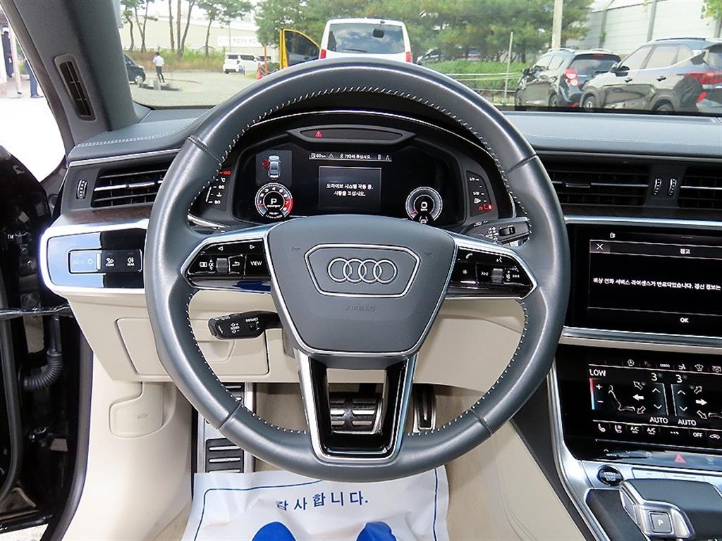 Audi A7 — photo 08