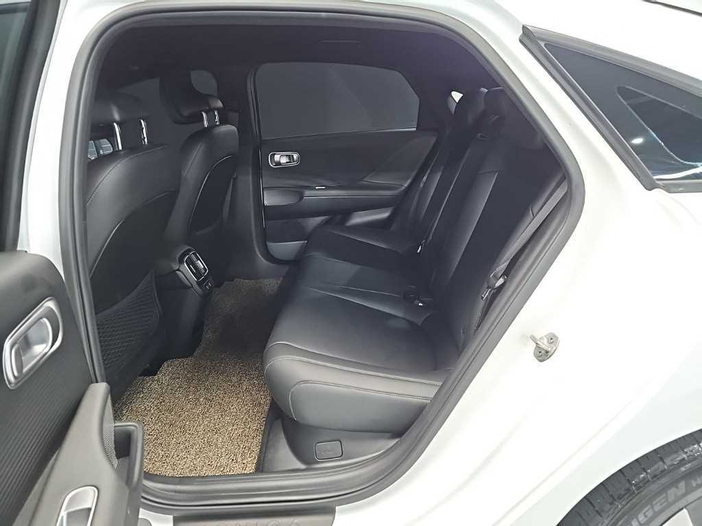 Hyundai Ioniq6 — photo 12