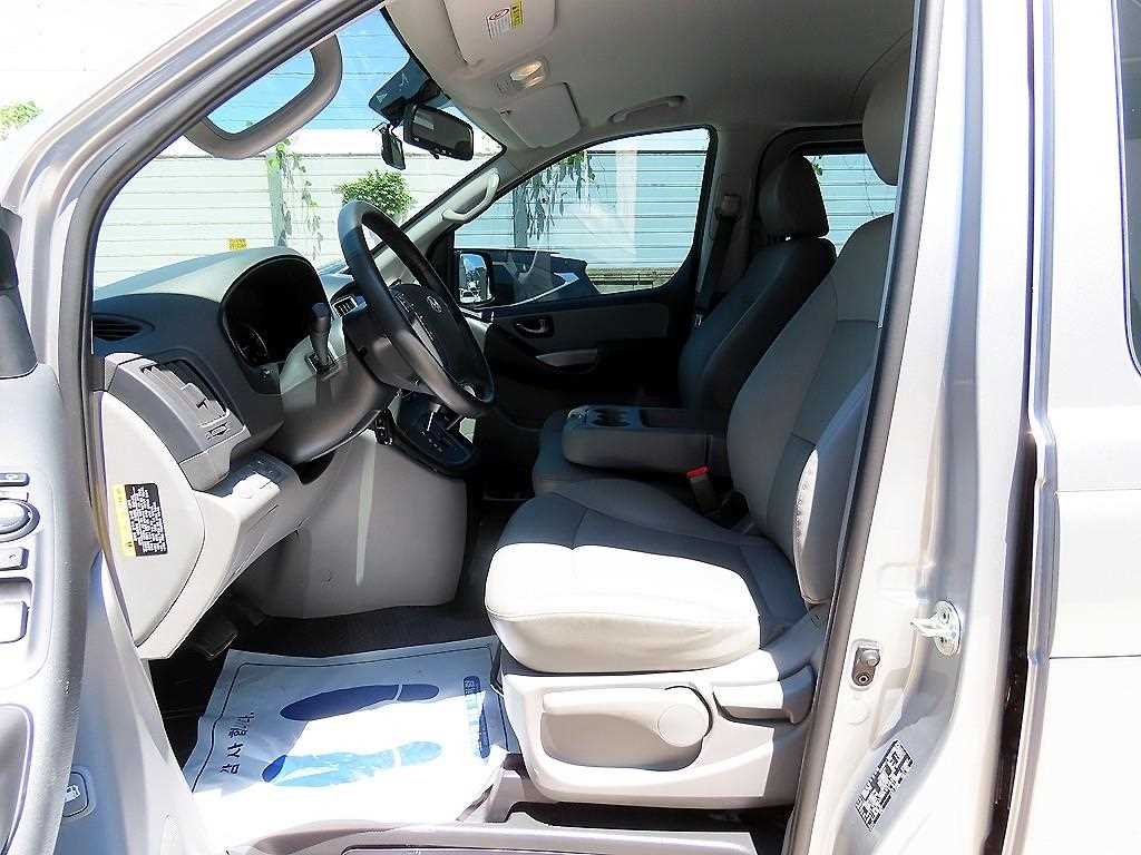 Hyundai Starex — photo 05