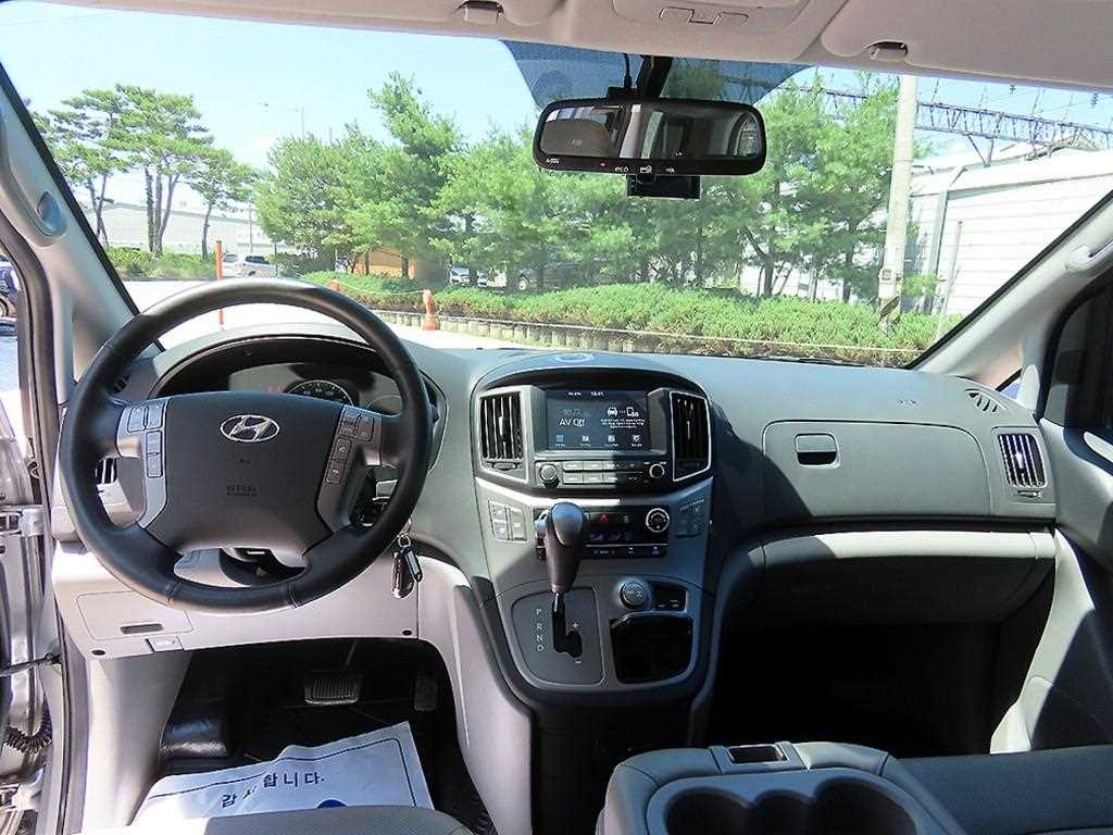 Hyundai Starex — photo 08