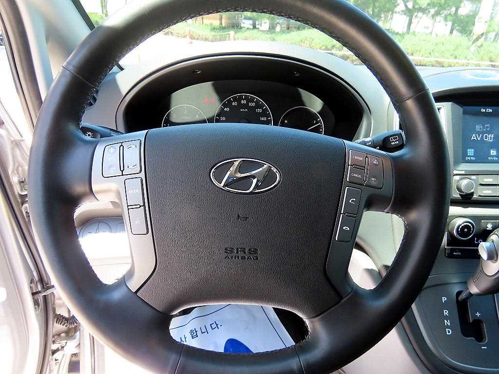 Hyundai Starex — photo 09