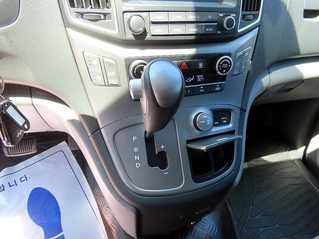 Hyundai Starex — photo 11
