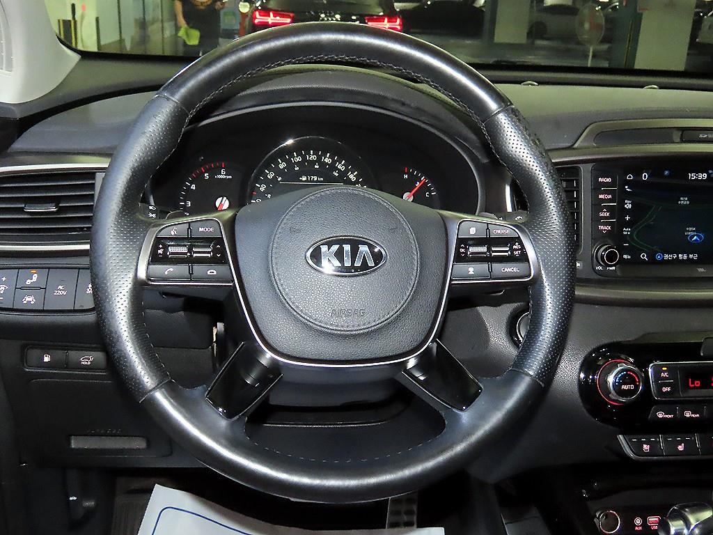 Kia Sorento — photo 08