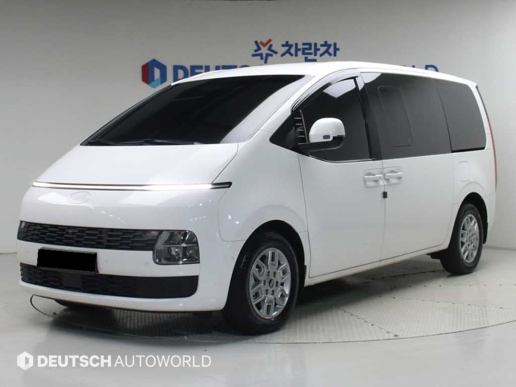 Hyundai Staria — photo 01