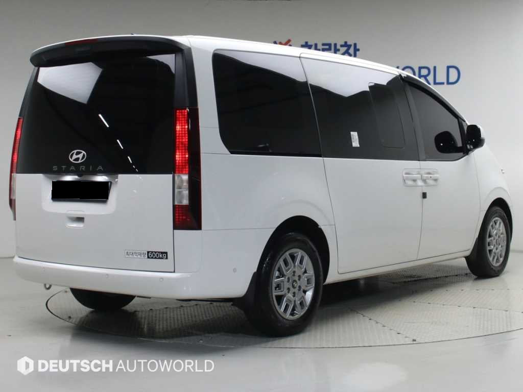 Hyundai Staria — photo 02