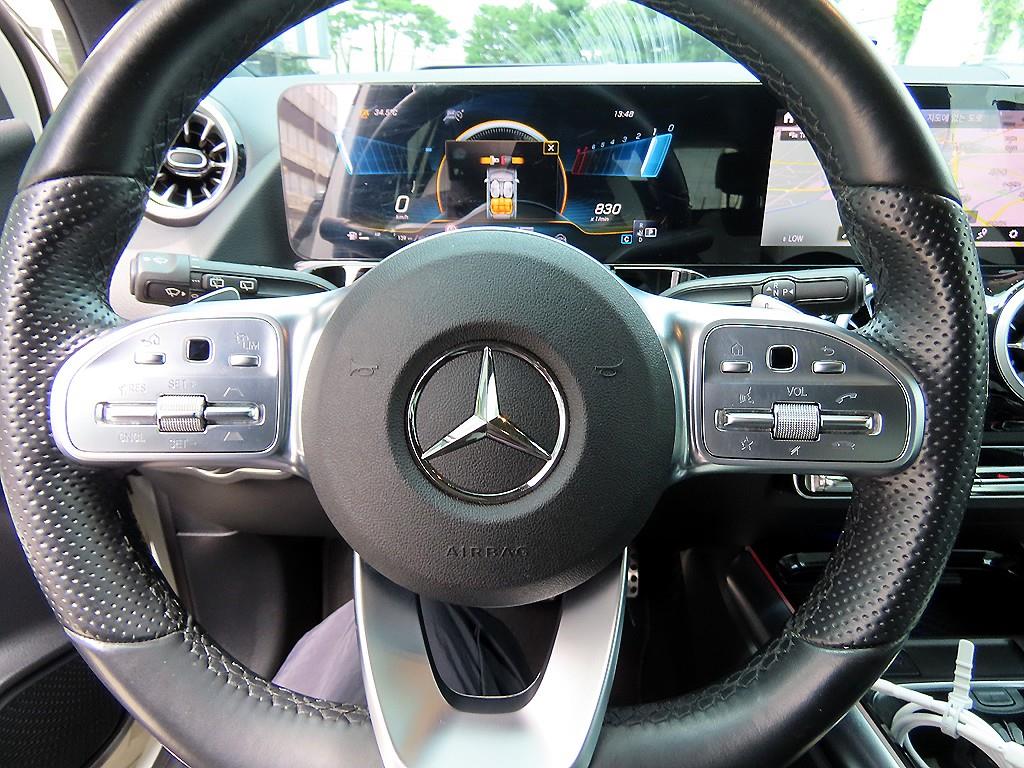 Mercedes-Benz GLA-Class — photo 08