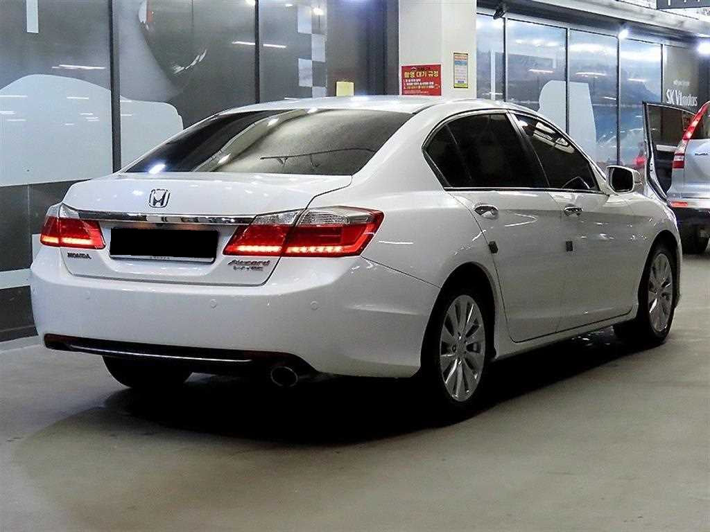 Honda Accord — photo 04