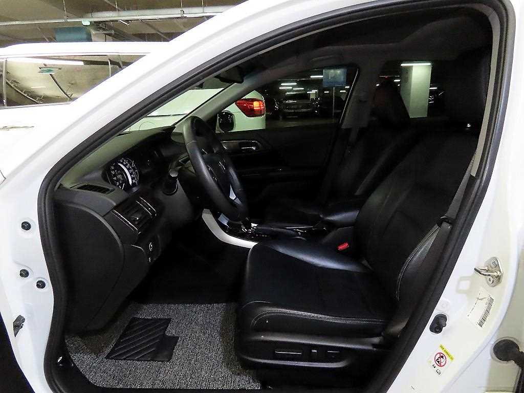 Honda Accord — photo 06