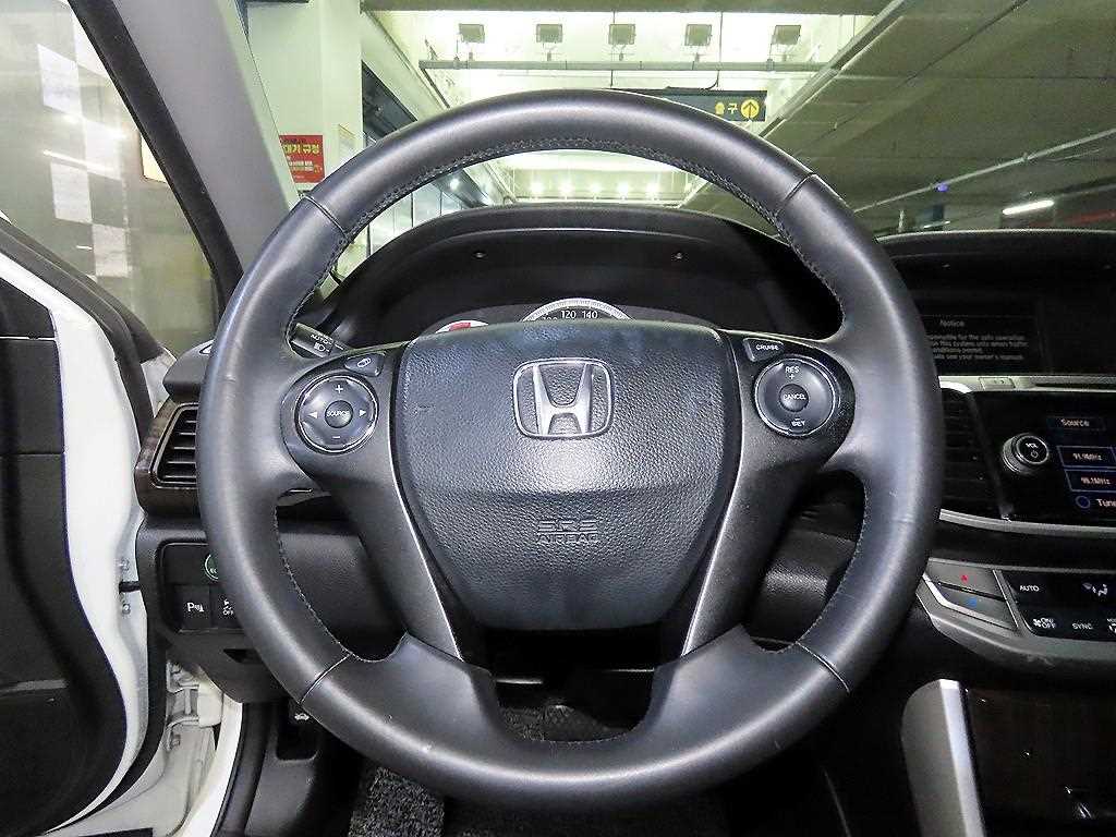 Honda Accord — photo 08