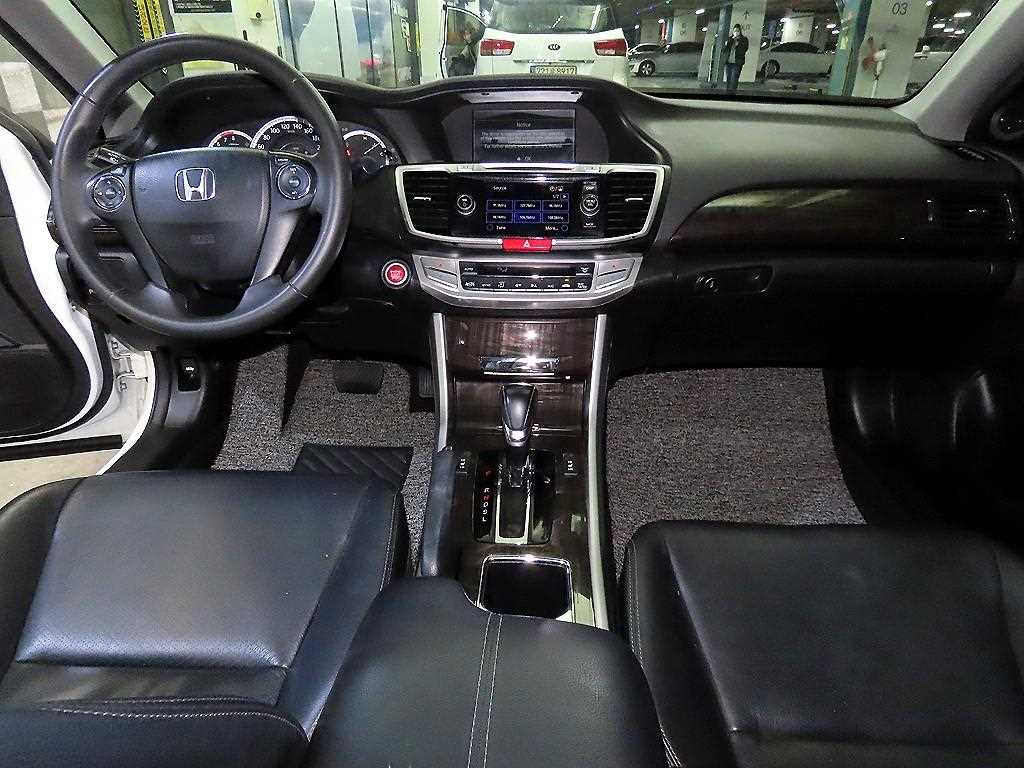 Honda Accord — photo 10