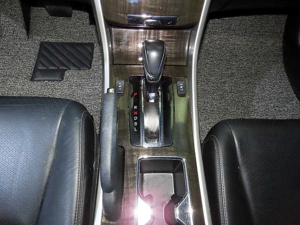 Honda Accord — photo 12