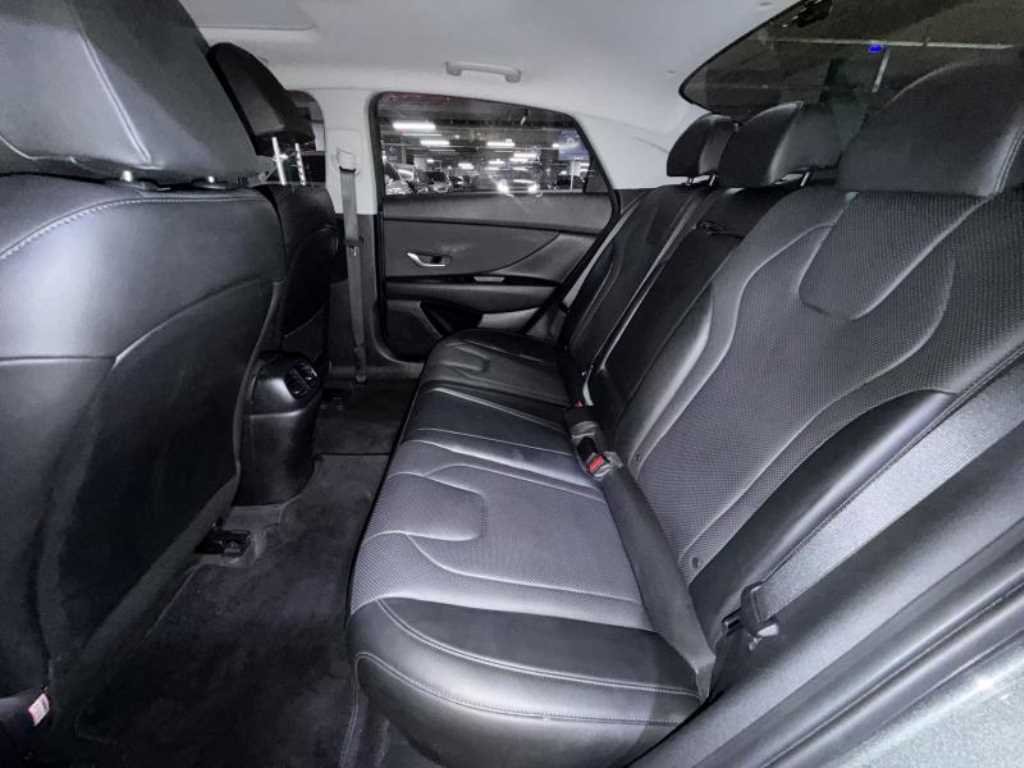 Hyundai Avante — photo 08