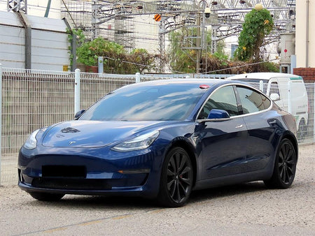 Tesla Model 3 — photo 02