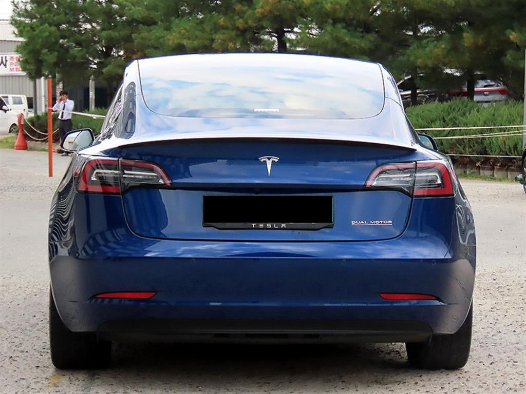 Tesla Model 3 — photo 04