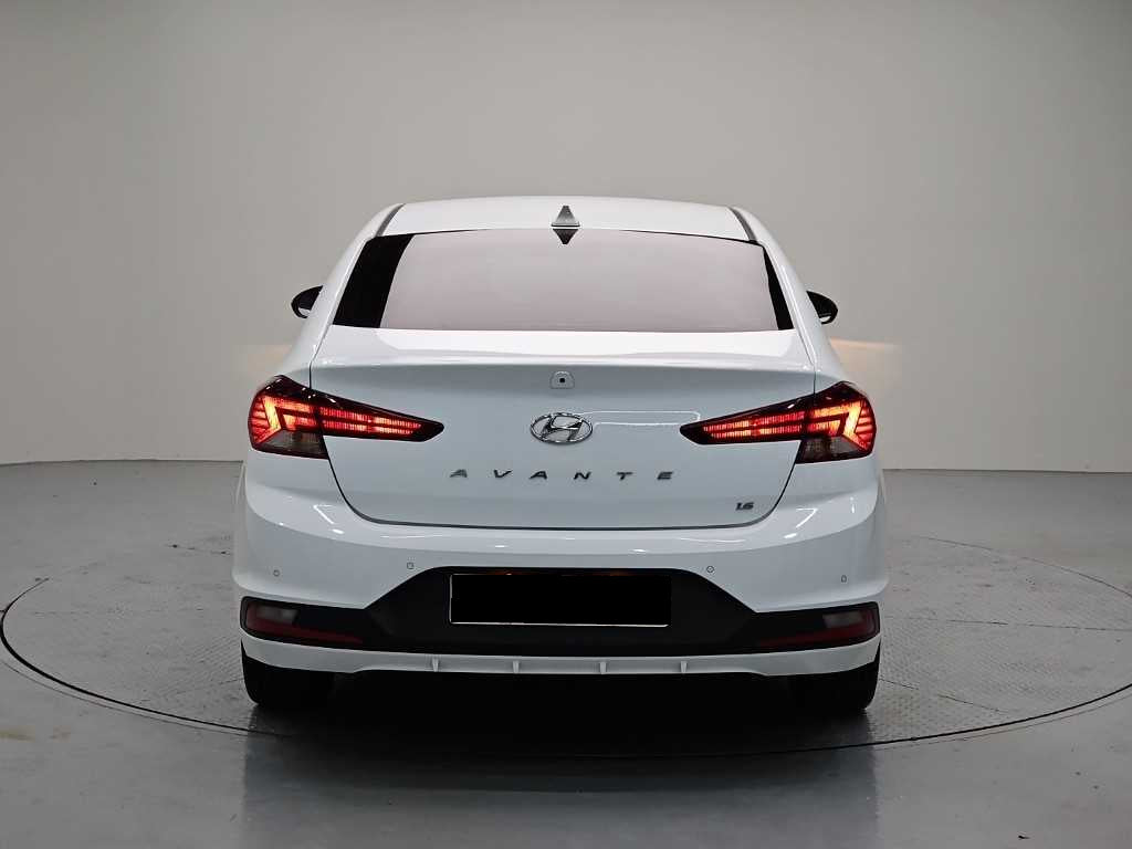 Hyundai Avante — photo 03