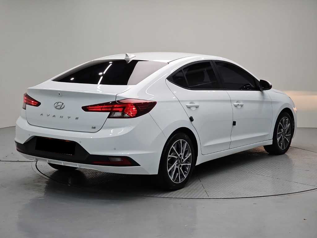 Hyundai Avante — photo 04