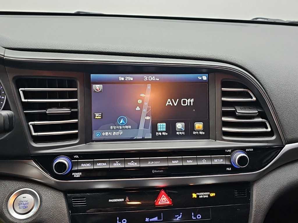 Hyundai Avante — photo 13