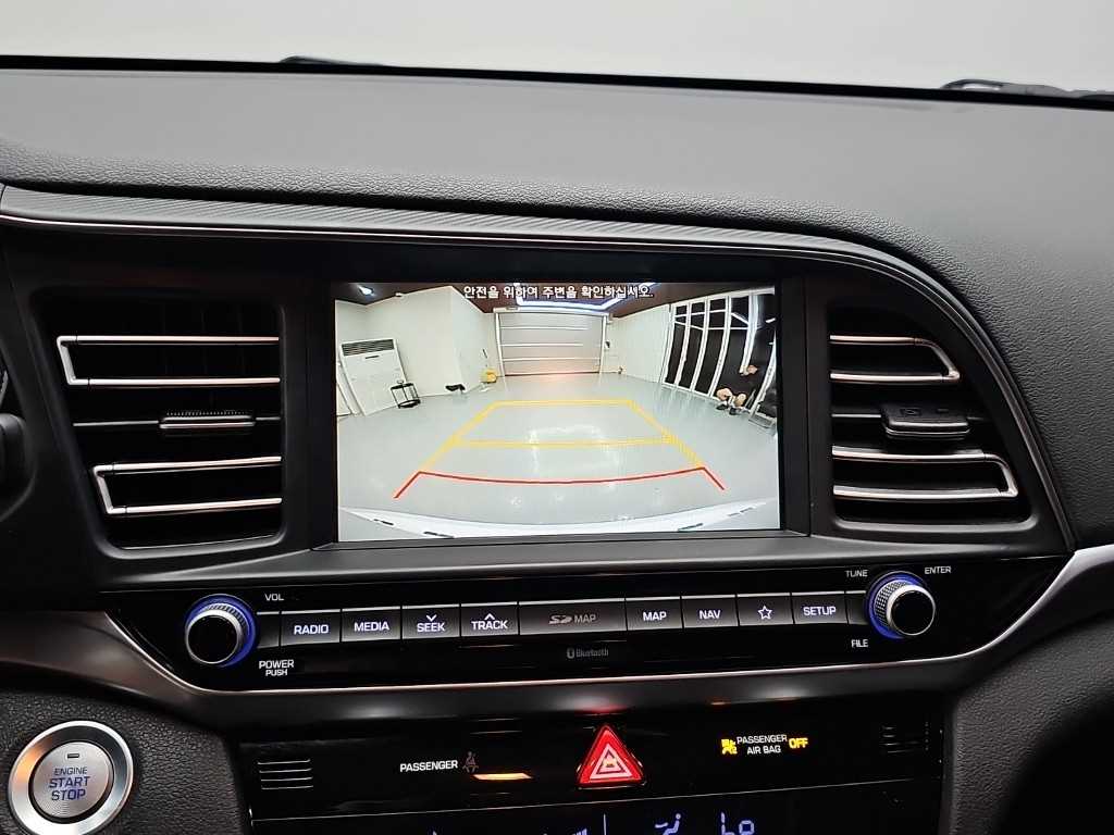 Hyundai Avante — photo 14