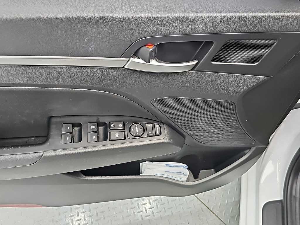 Hyundai Avante — photo 15