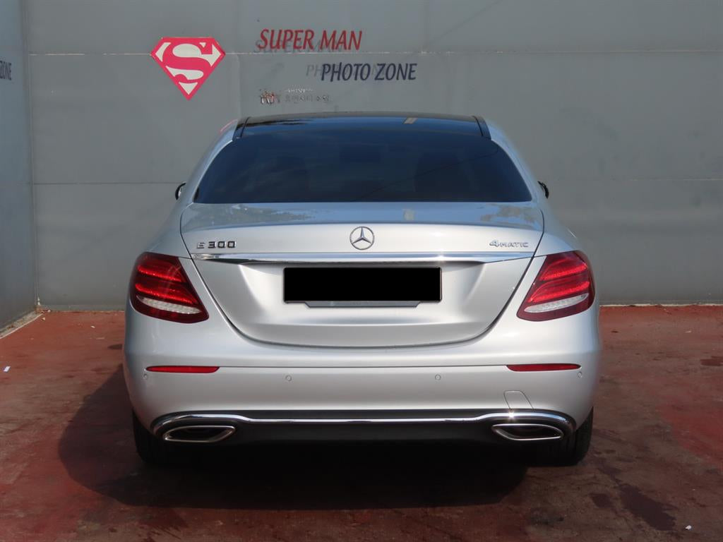 Mercedes-Benz E-Class — photo 04