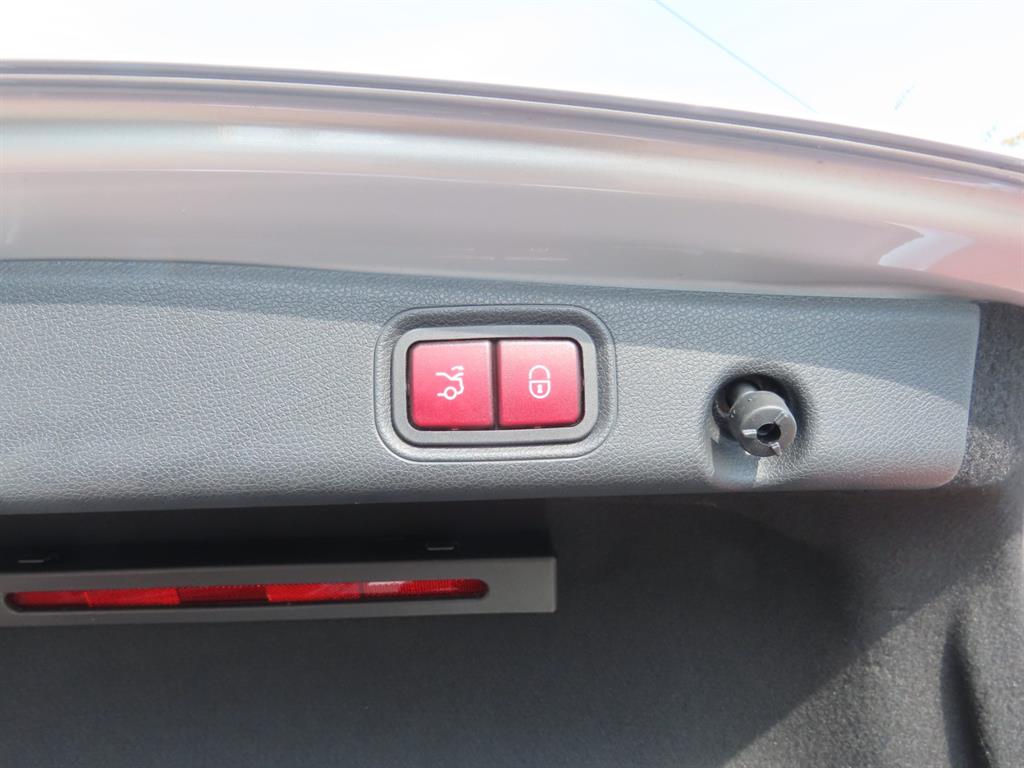 Mercedes-Benz E-Class — photo 06