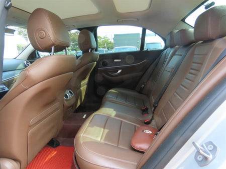 Mercedes-Benz E-Class — photo 08
