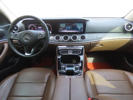 Mercedes-Benz E-Class — photo 09