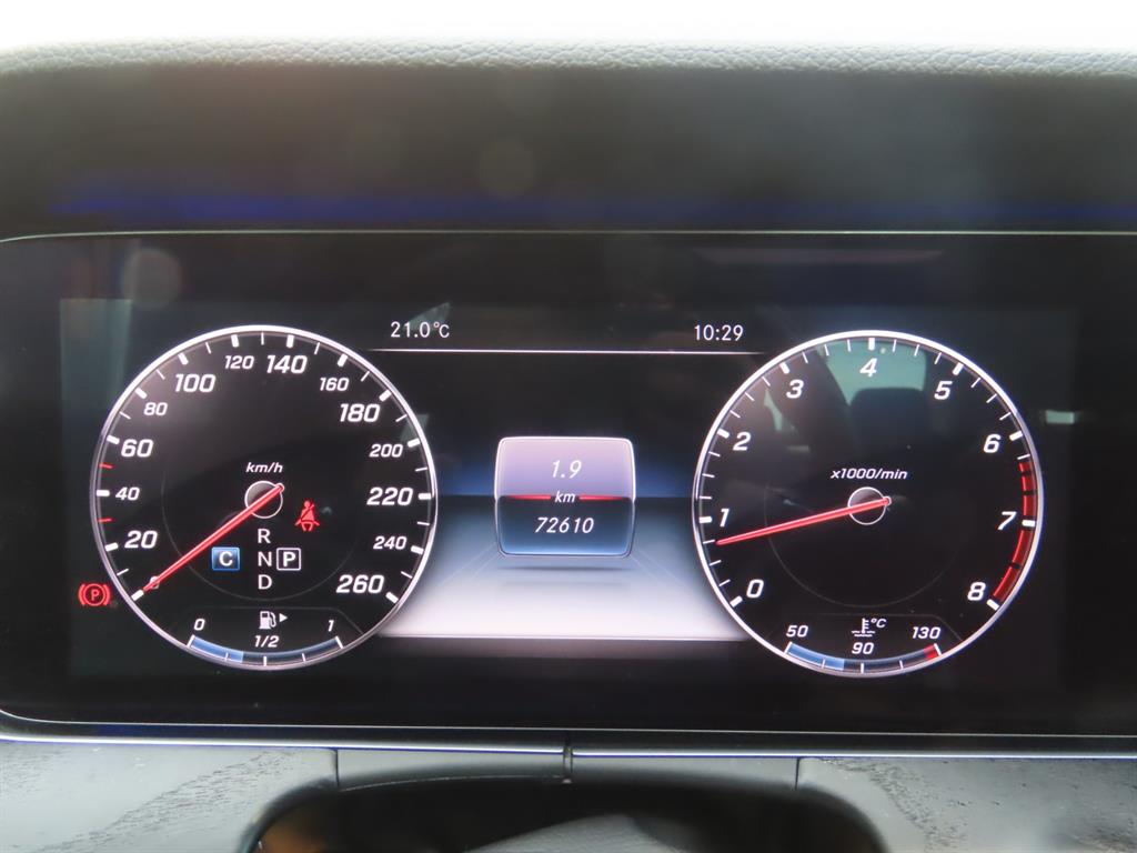 Mercedes-Benz E-Class — photo 10