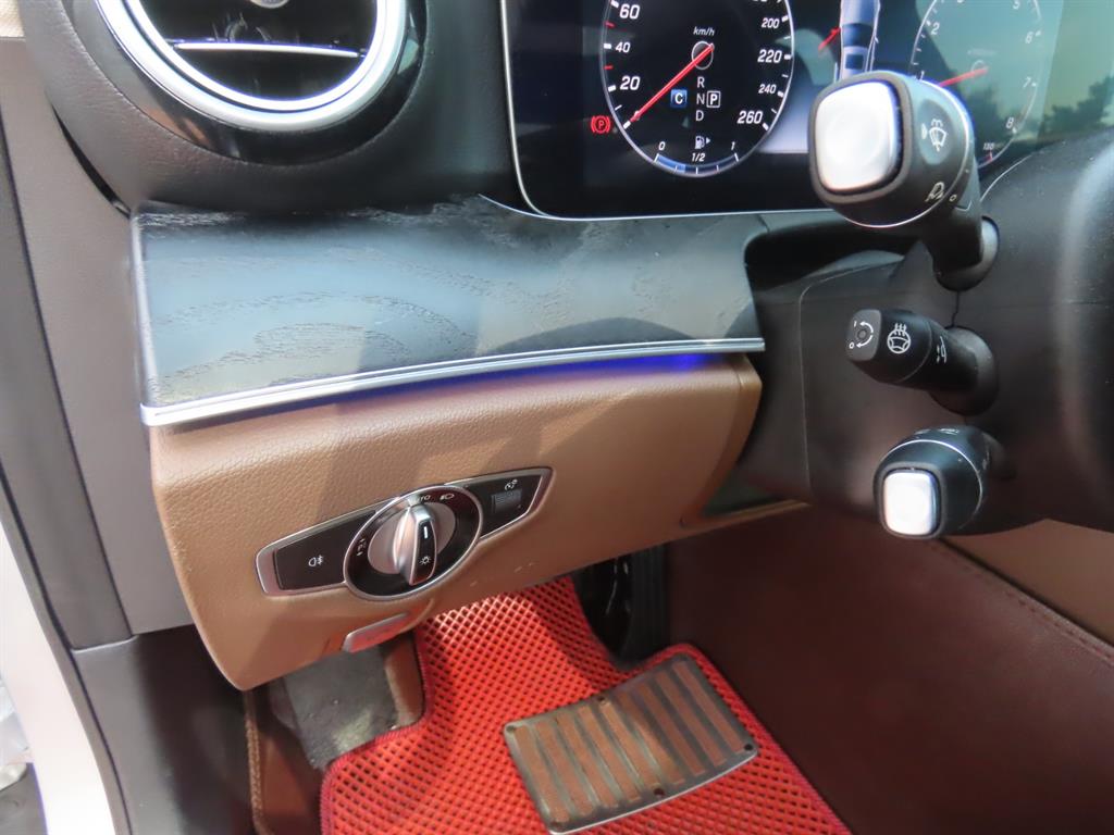 Mercedes-Benz E-Class — photo 15