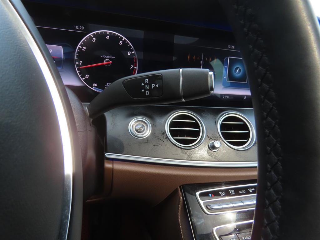 Mercedes-Benz E-Class — photo 16