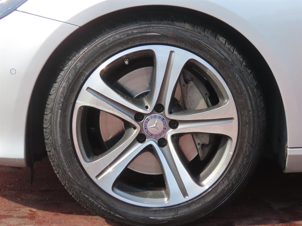 Mercedes-Benz E-Class — photo 20