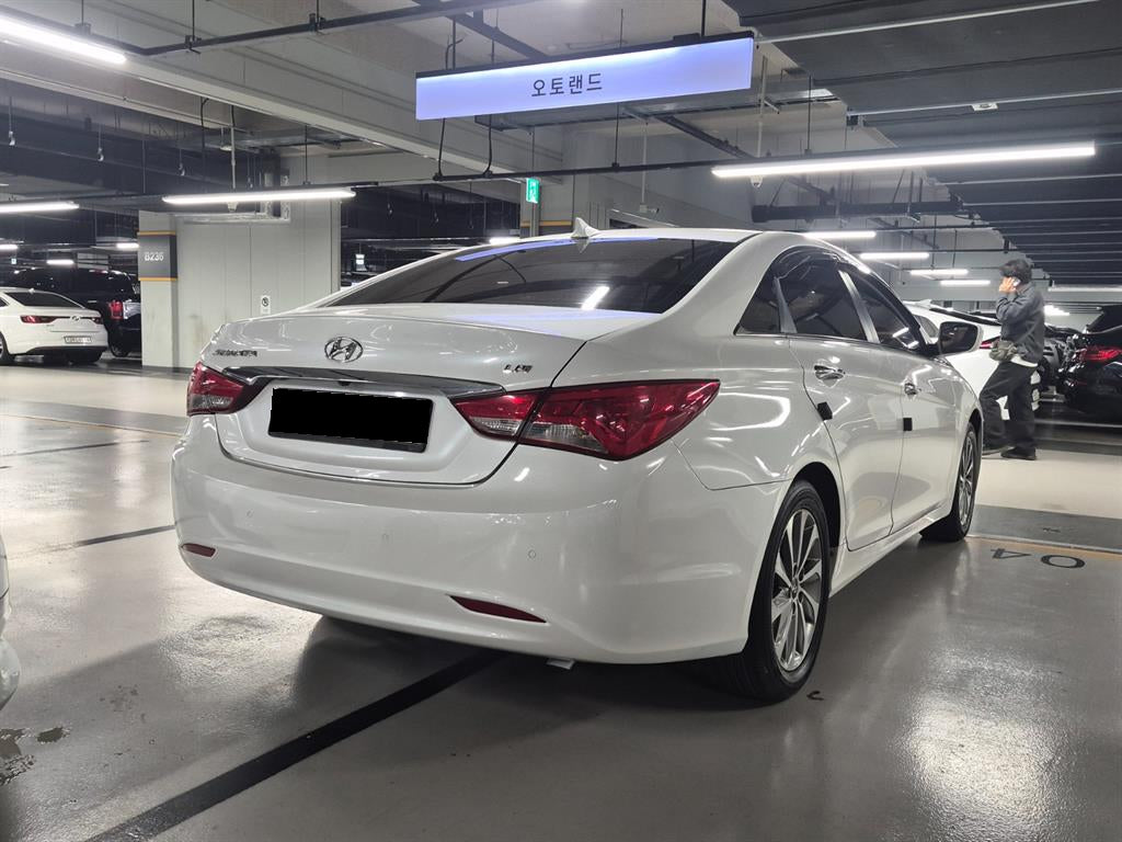 Hyundai Sonata — photo 03