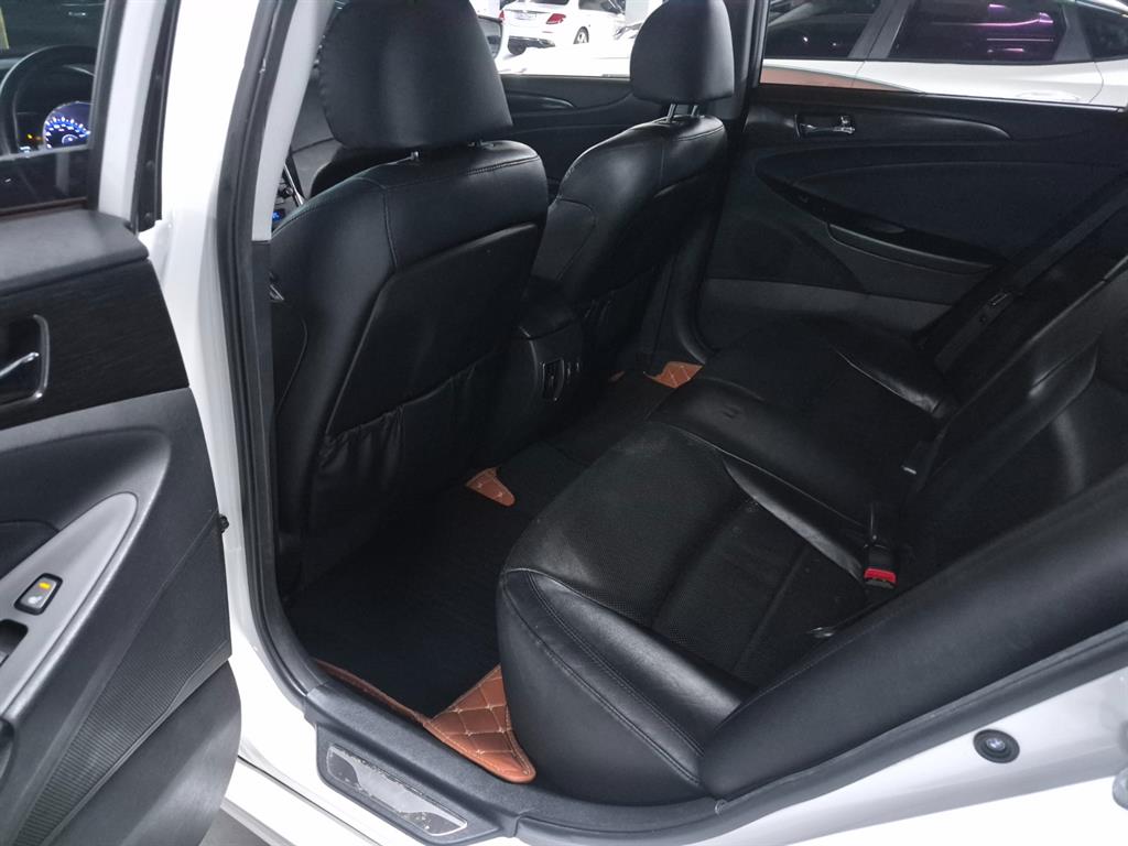 Hyundai Sonata — photo 08