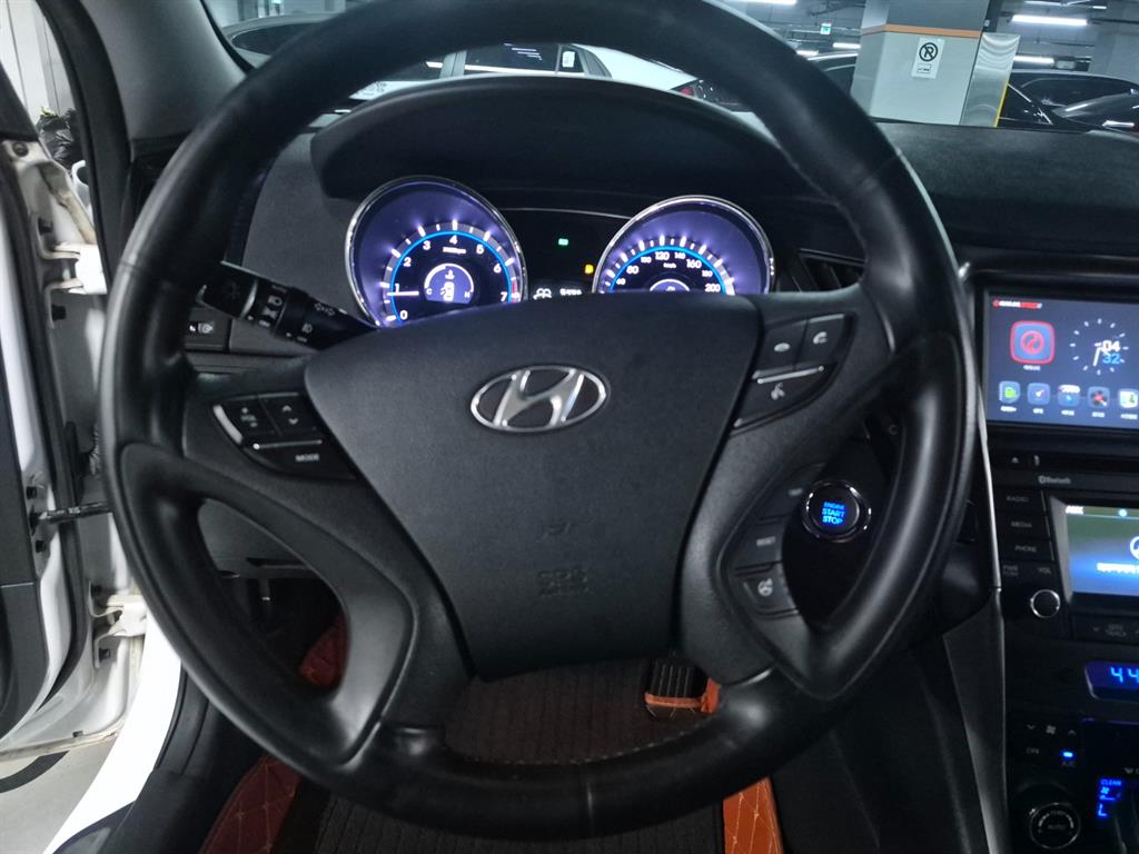 Hyundai Sonata — photo 10