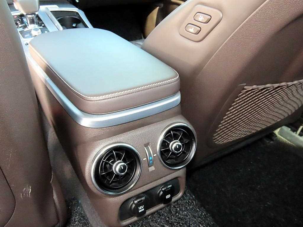 Kia Stinger — photo 16