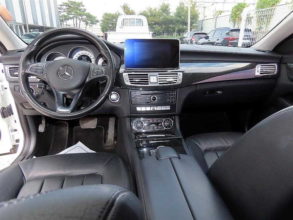 Mercedes-Benz CLS-Class — photo 07
