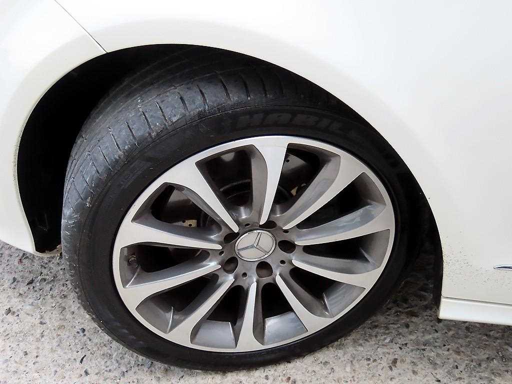 Mercedes-Benz CLS-Class — photo 20