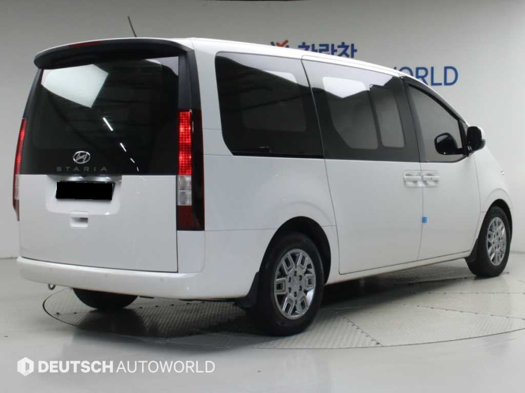 Hyundai Staria — photo 02