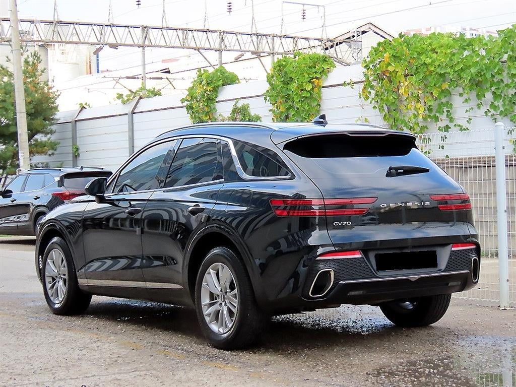 Genesis GV70 — photo 03